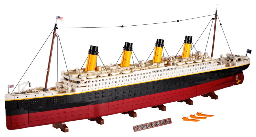 Le lego titanic posée sur fond blanc