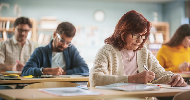 Des aspirant professeurs des écoles passent le concours CRPE