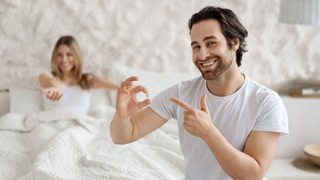 Homme et femme satisfaits au lit