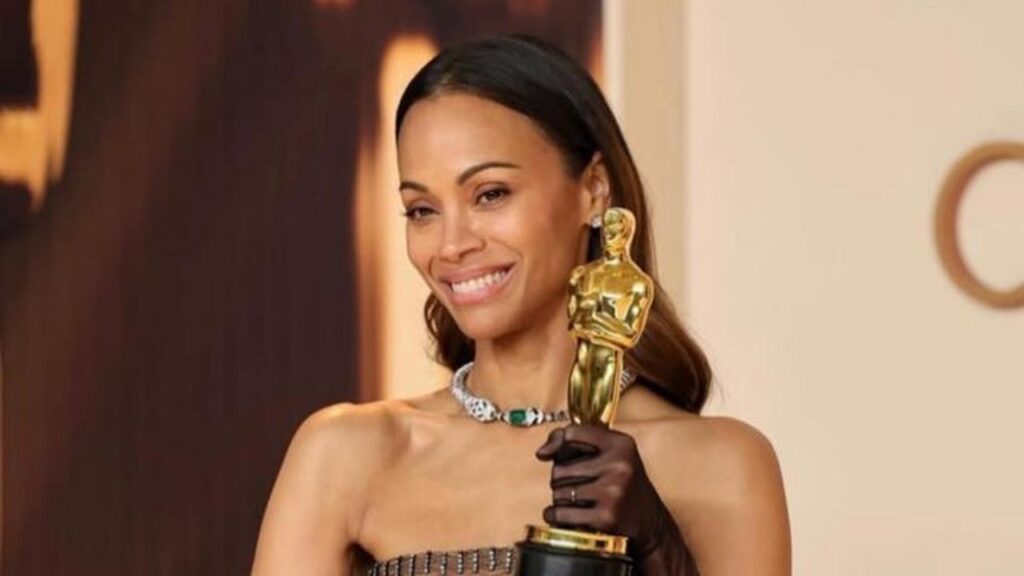 Zoë Saldaña avec son oscar