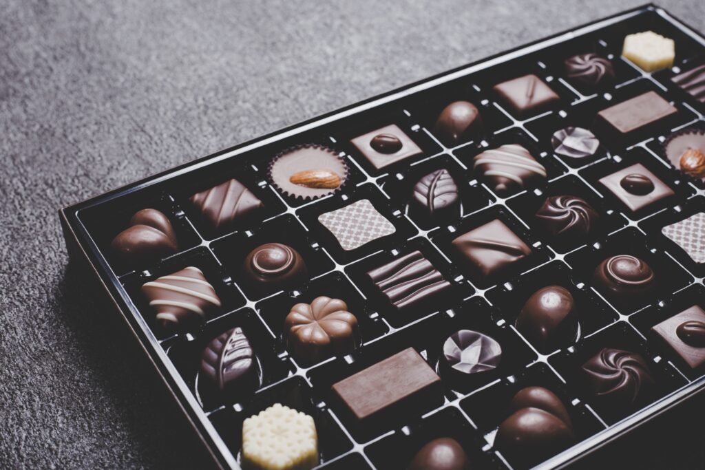 Coffret de chocolat noir dans une boite compartimenté pour calendrier de l'avent