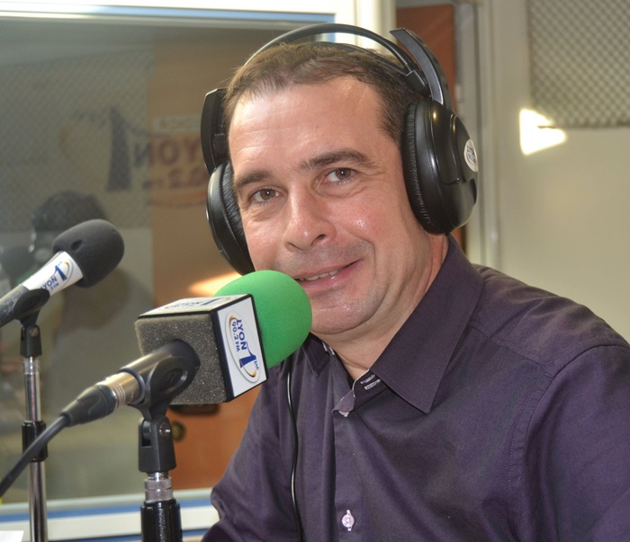 Jean Marc Roffat à la radio, photo vue de face
