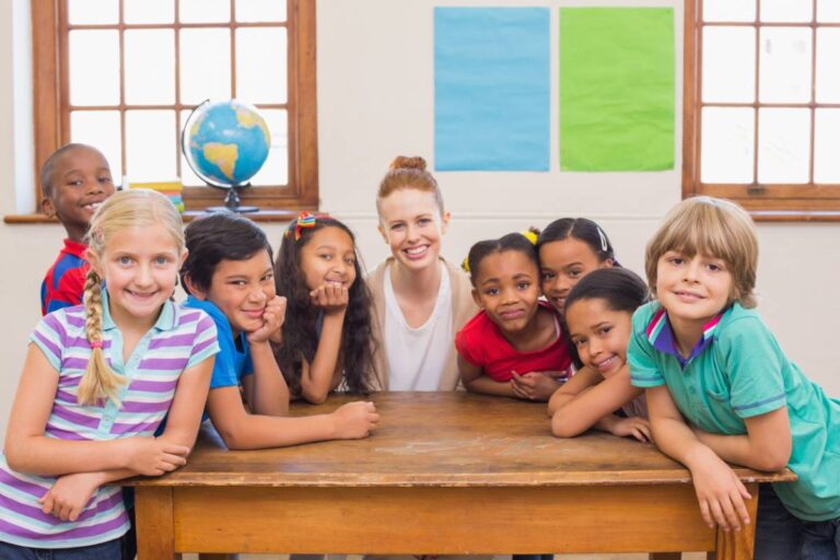 Redécouvrez les archives scolaires qui façonnent les souvenirs d’enfance