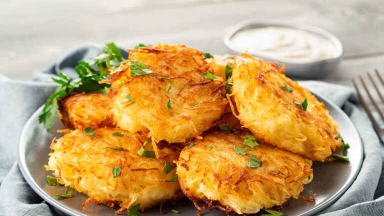 Râpée de pomme de terre joliment présenté